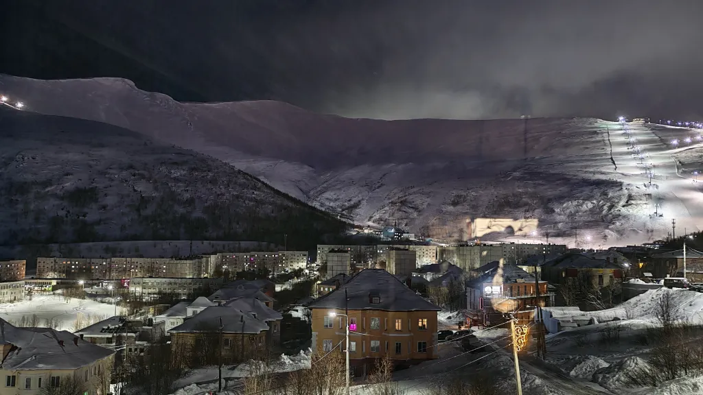 Уютная двухкомнатная квартира — аренда посуточно в Кировск