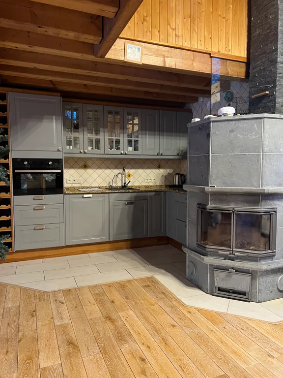 Уютный дом на берегу