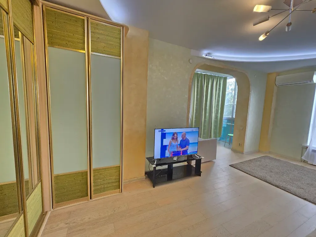 Просторная 2-х комнатная на пр-т Ленина Метро - Двигатель Революции