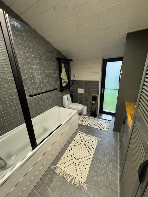 Коттедж Дом с верандой в лесу (3 спальни) — Дубна