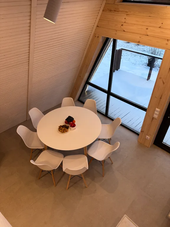 Уютный дом у подножья горы Белая