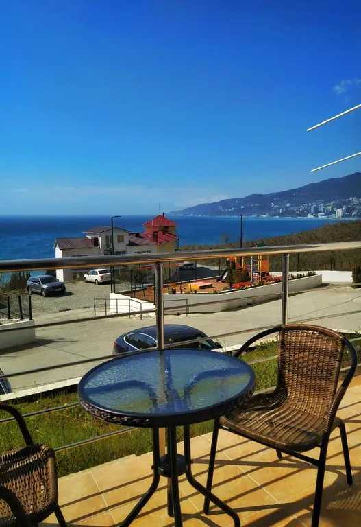 Уютная квартира-студия в городе Ялта с видом на море