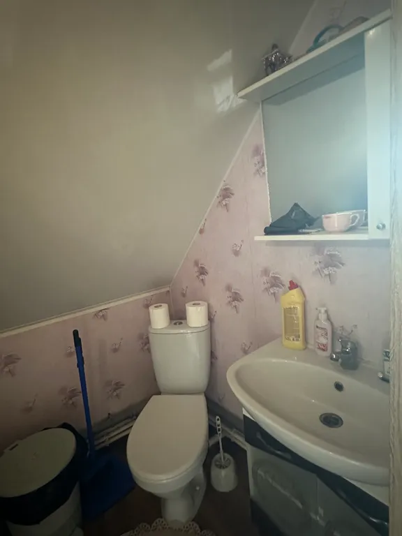 Уютный домик рядом с садом, хвойными деревьями, рядом с тц