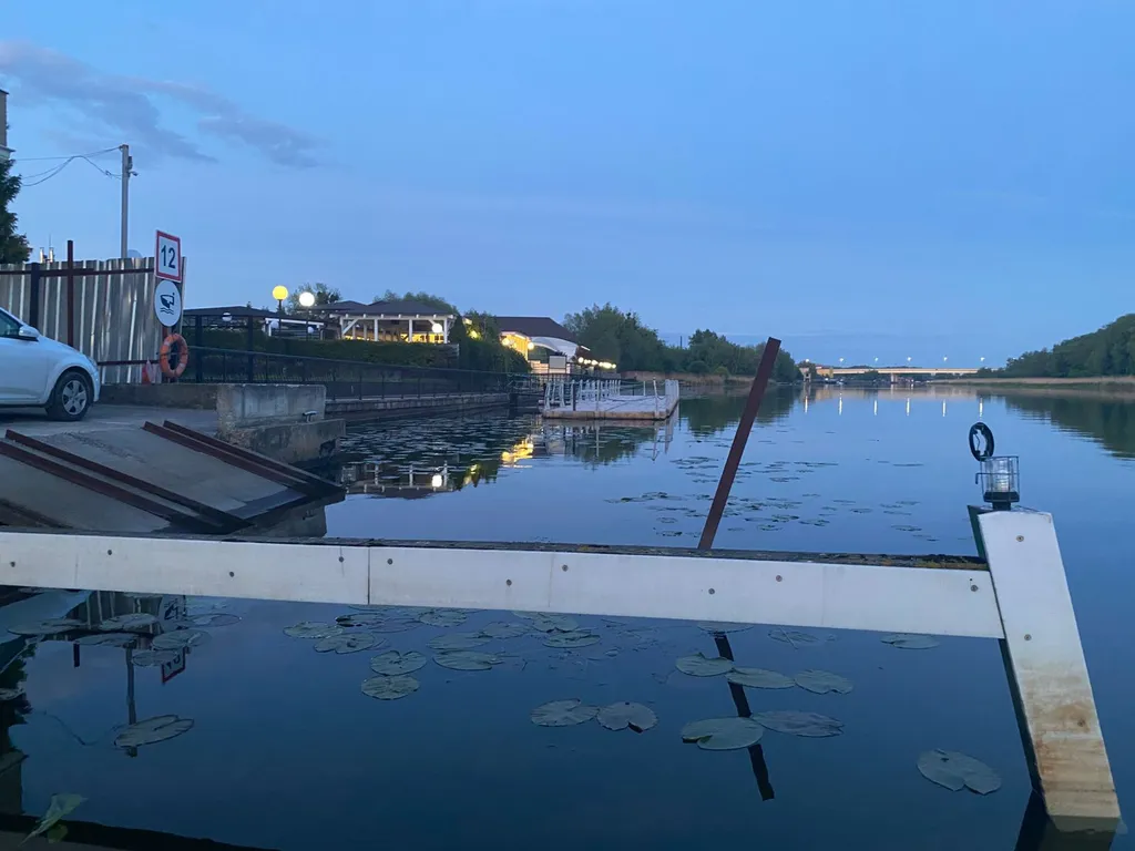 Эллинг у реки