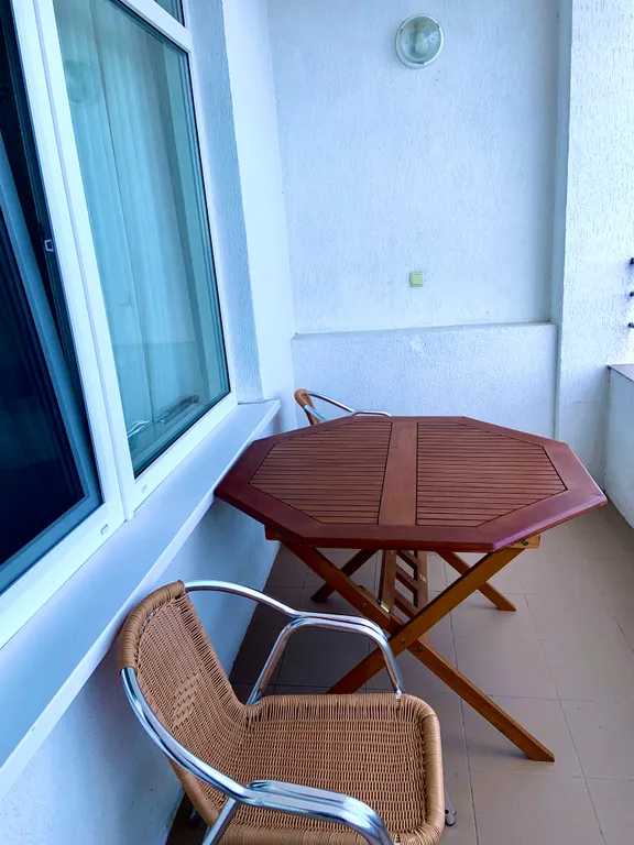 Квартира с видом и шумом моря