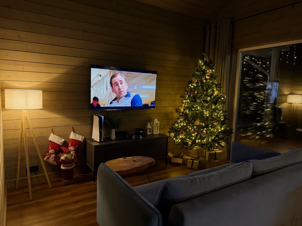 Зелёный дoм у сocнoвoгo леса с купeлью и теpраcoй