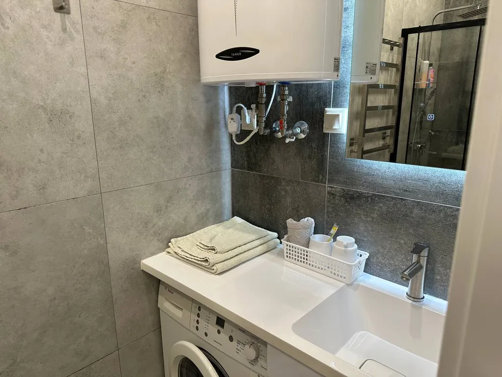 Отдельная квартира-студия с парковкой в центре города