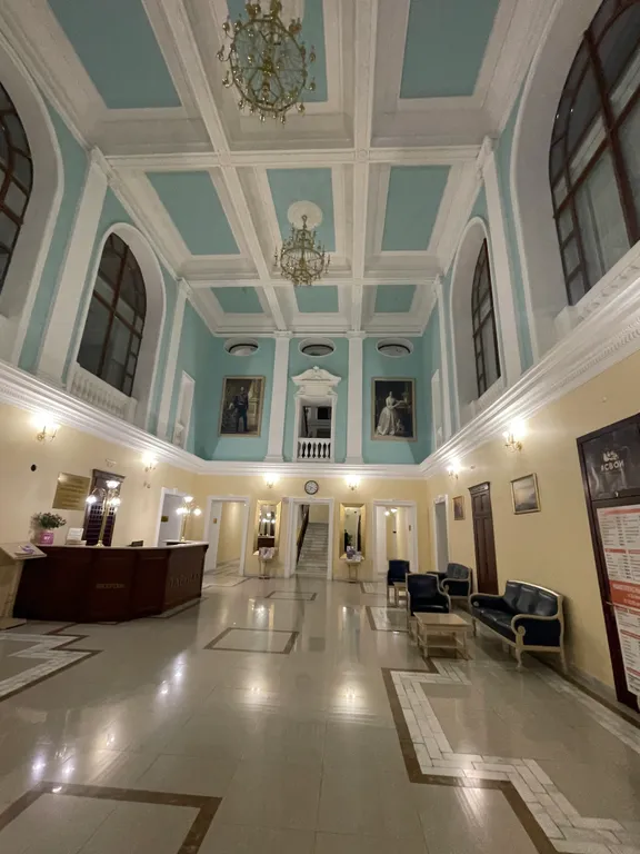 Номер в центре Ялты в 100 метрах от моря в историческом здании 1875 года