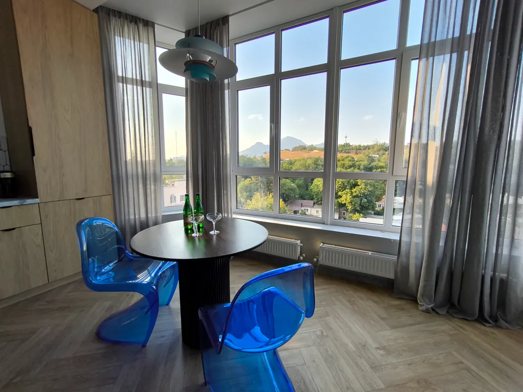 Апартаменты в ЖК Михайловский с панорамным видом на горы