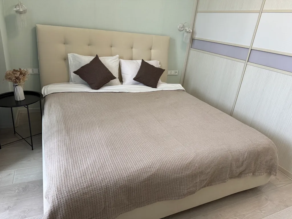 Студия + спальня с джакузи и панорамным балкон около ЛА Трактор