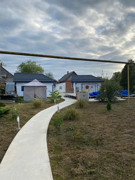 Дом у горной реки