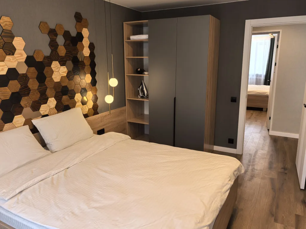 3-комн на Тушканова- 4 кровати