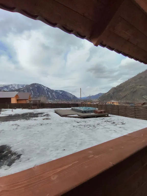 Уютный домик с видом на горы