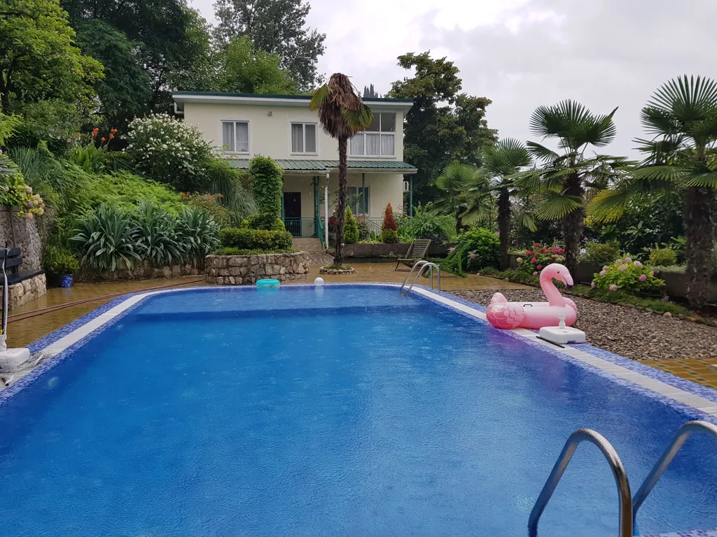 Дом с бассейном у моря участок - 24 сотки райского сада