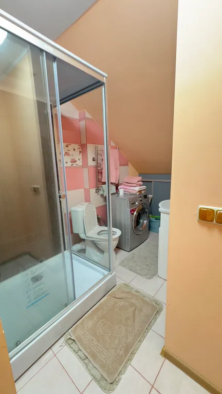 Просторная двухуровневая квартира в пяти минутах от моря