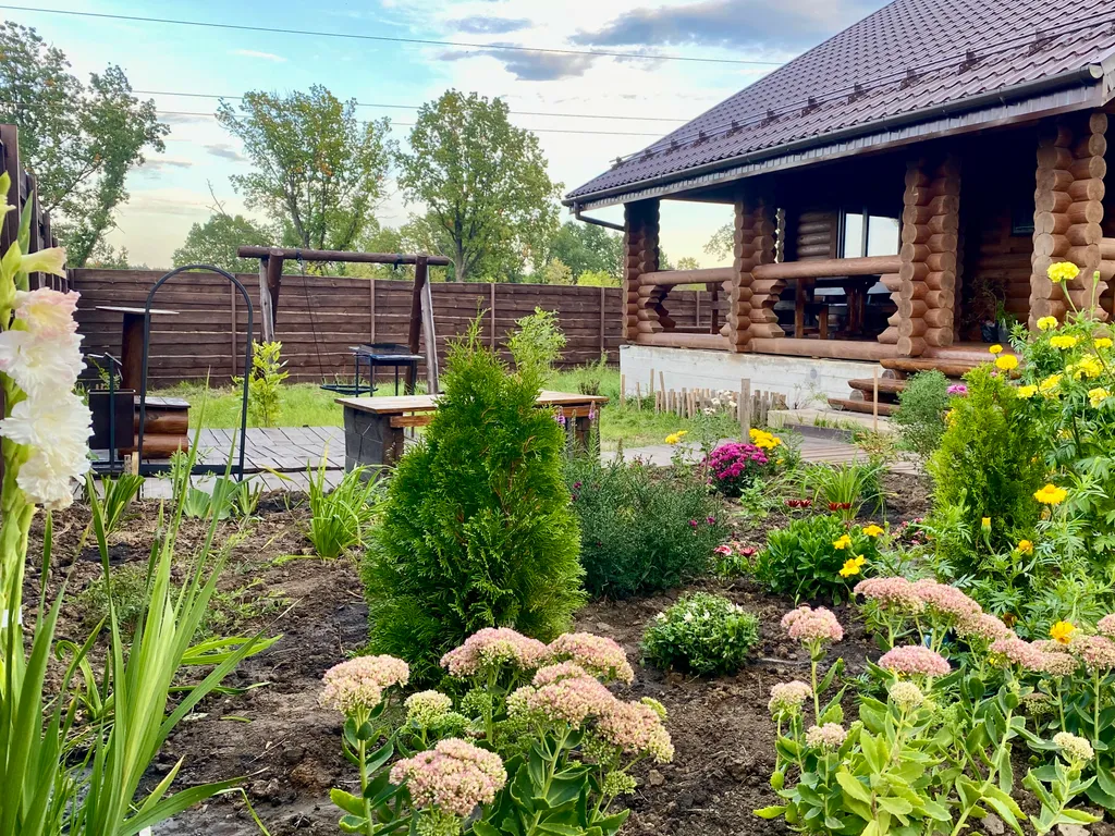 Бревенчатый 2-х этажный коттедж