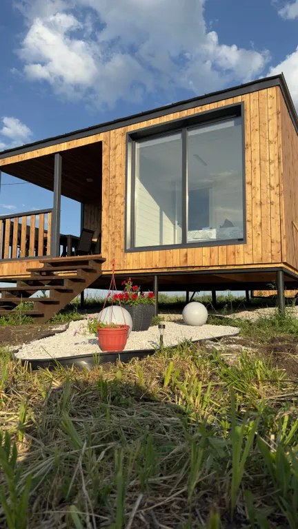 Уютный дом у озера