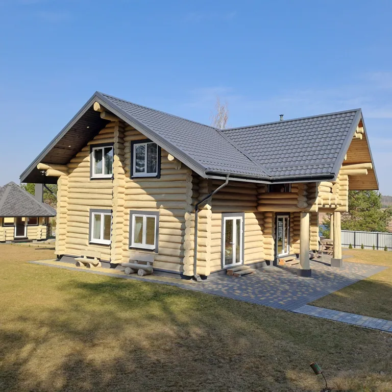 Уютный домик, на опушке леса, с видом на озера