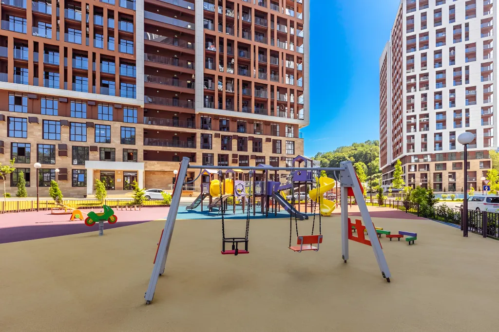 Светлая студия с бассейном на территории