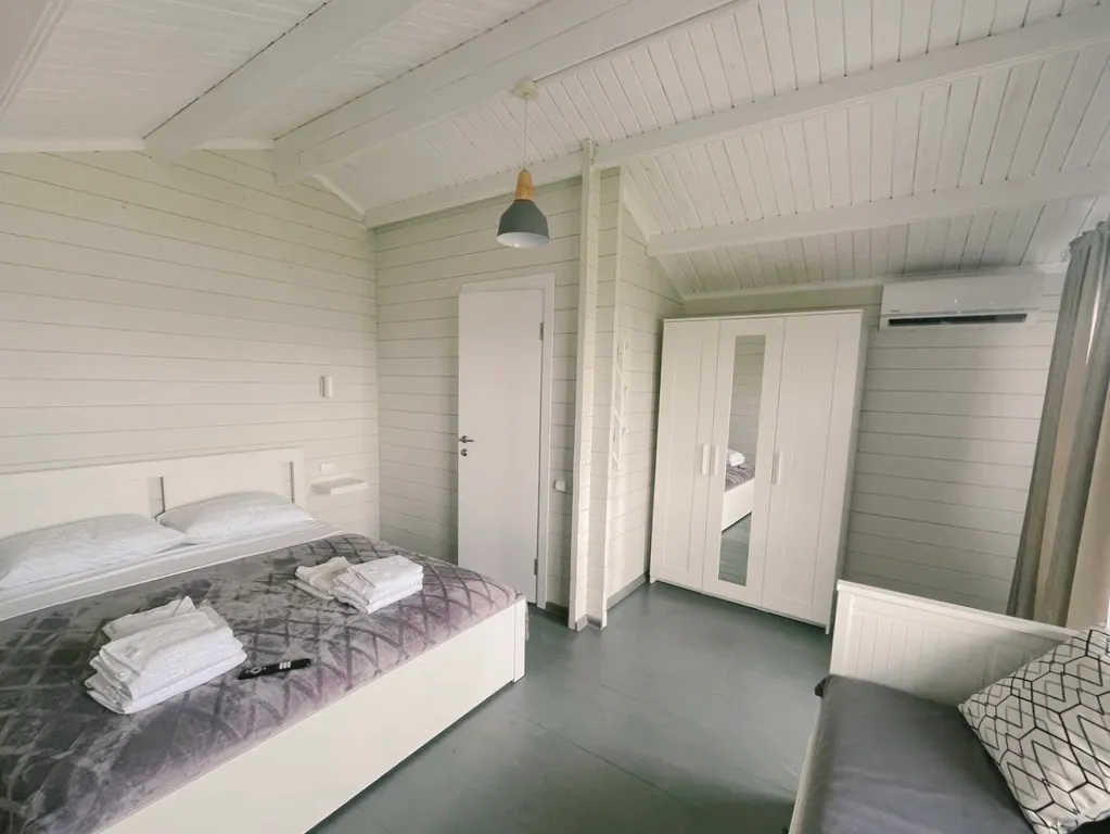 Ваш личный домик у моря с видом на бассейн