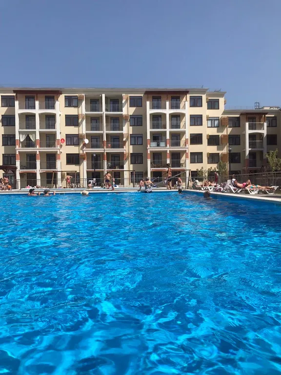 2к квартира с видом на бассейн ЖК «Кипарис»