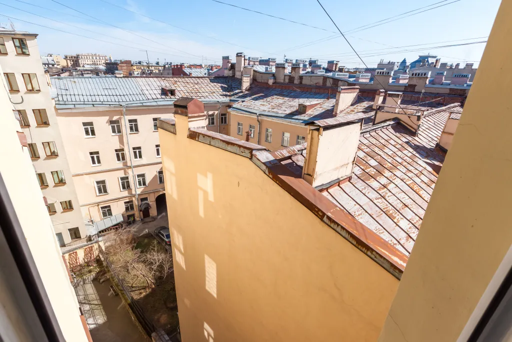 Большая комната на троих человек в центре