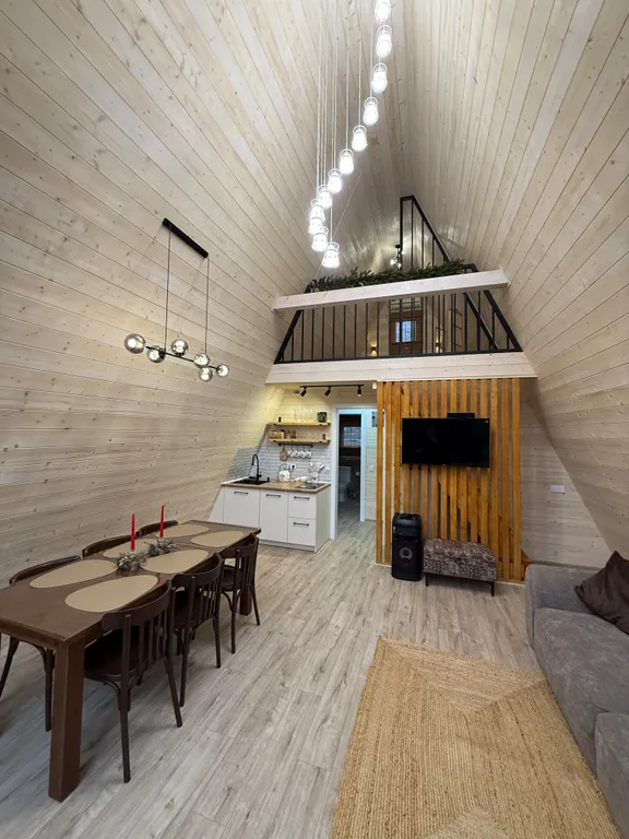 Уютный домик у леса