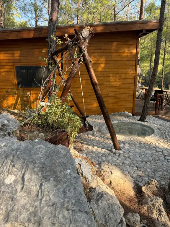 Просторное эко бунгало в сосновом лесу на побережье Турции