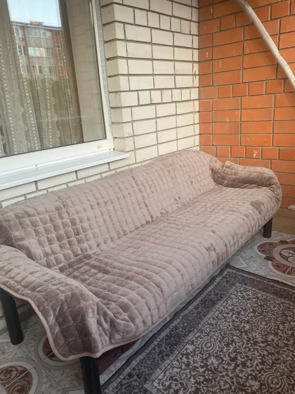 Большая 3-х комнатная квартира возле Ледовой арены в тихом районе