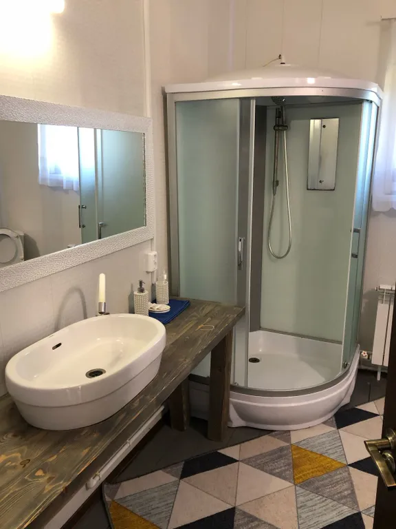 Уютный дом и баня на дровах с рядом озером