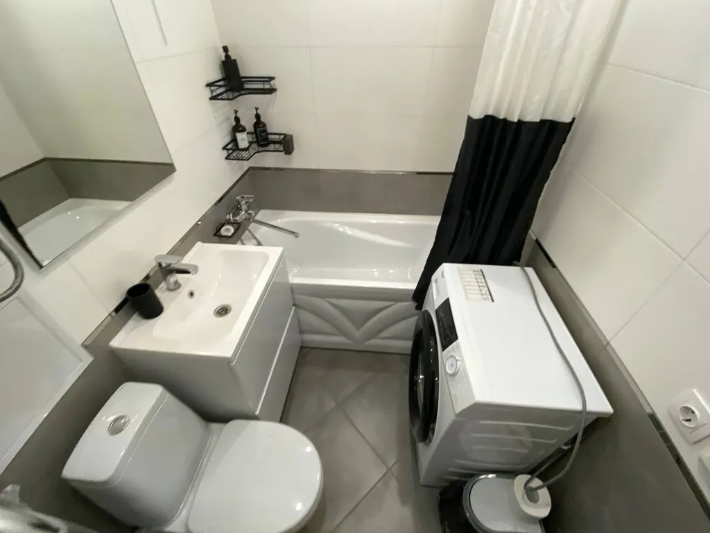 Солнечная двушка с новым ремонтом рядом с театром Чехова