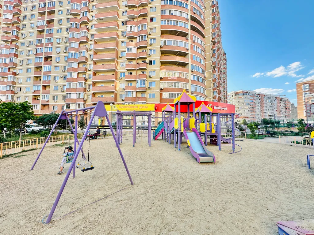 Пингвин в гараже