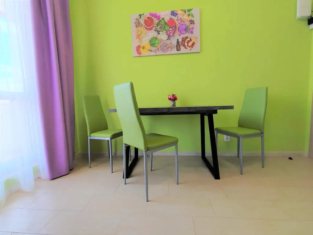 Уютная квартира с большой лоджией - террасой у открытого моря