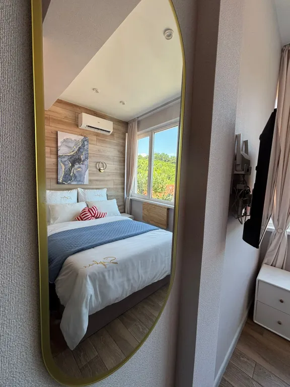 Квартира Двухкомнатная квартира с дизайнерским ремонтом — Адлер