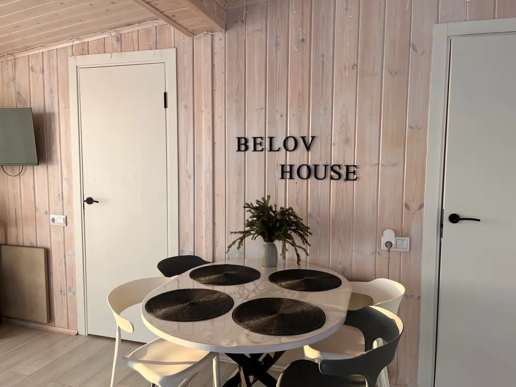 Атмосферный дом у леса