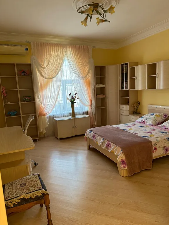 Элитный просторный красивый дом в центре города