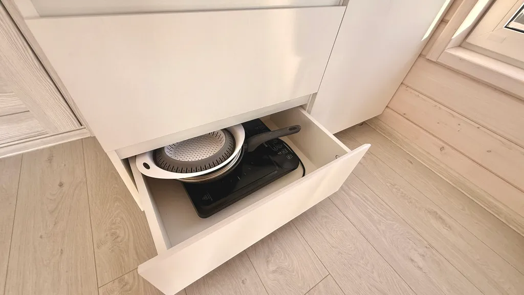 Lodge with pool (дом на берегу рыбинского водохранилища)