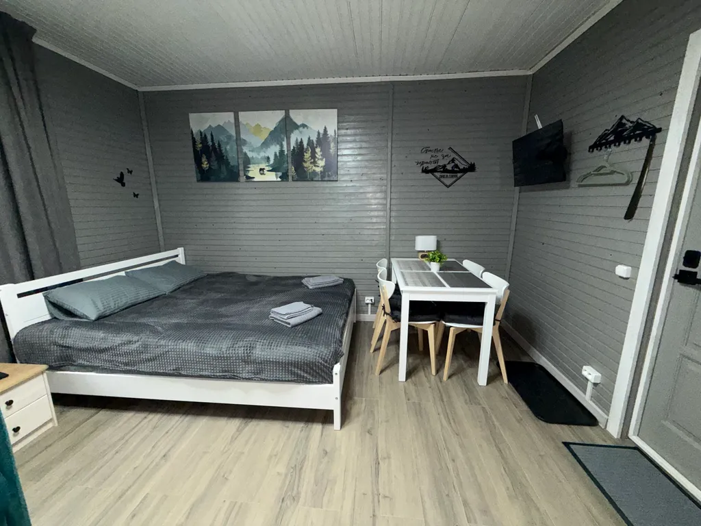 Квартира Уютная комната для четверых в деревянном таунхаусе у озера — Мезмай