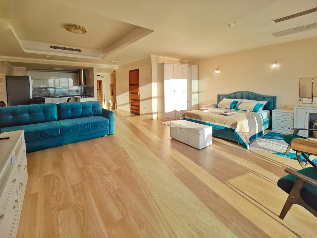 Видовая квартира-студия в Золотой Бухте