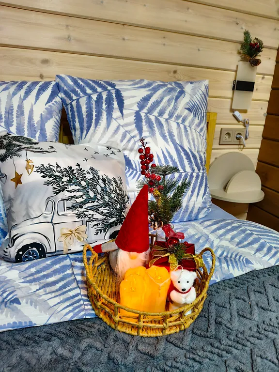 Уютный домик Karhumökki в окружении соснового леса и озер, у Игоры