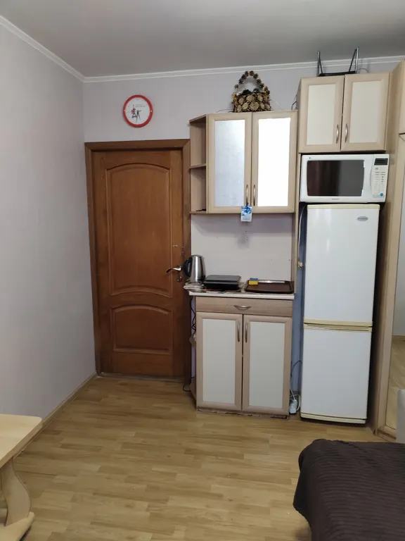 Уютная жилая комната в жилом помещении с видом на город, в центре ЗЖМ