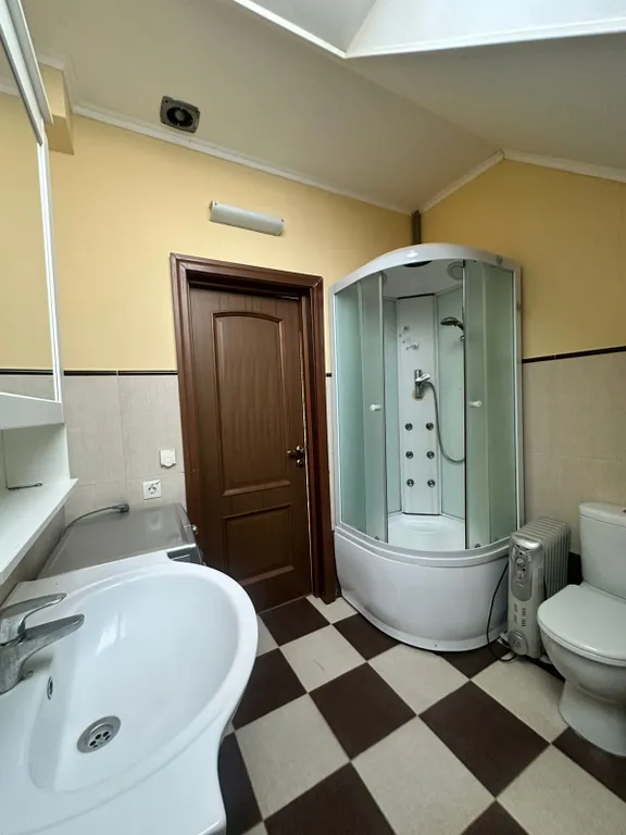 Большой дом на участке 12 соток