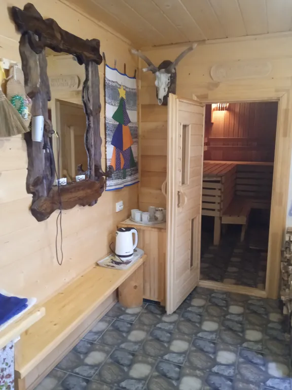 Домик с русской баней на берегу реки