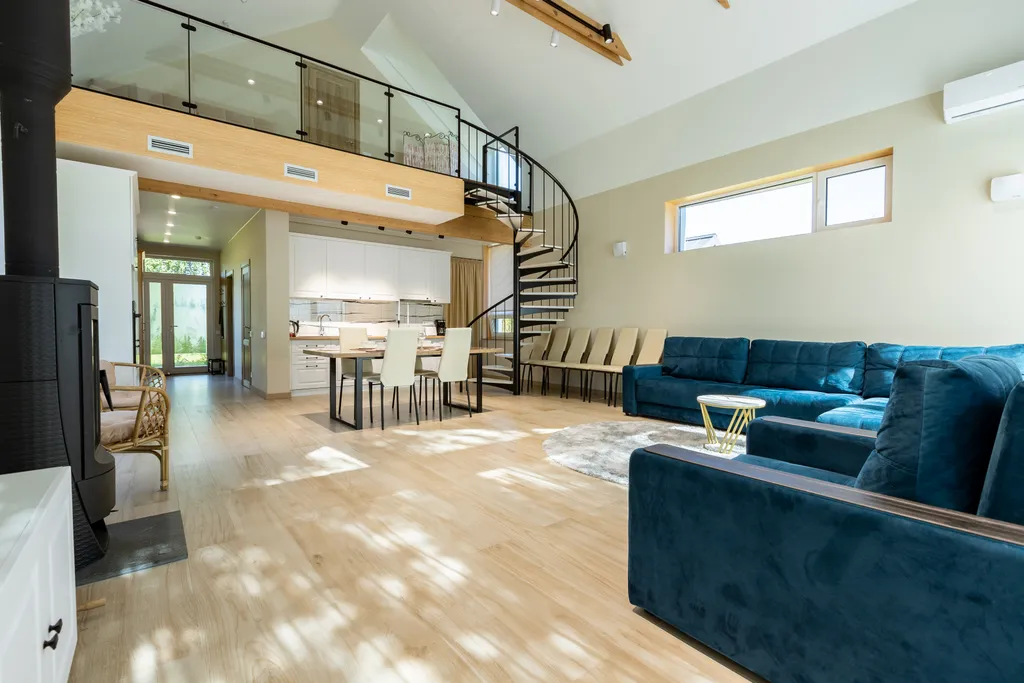 Уютный дом возле леса