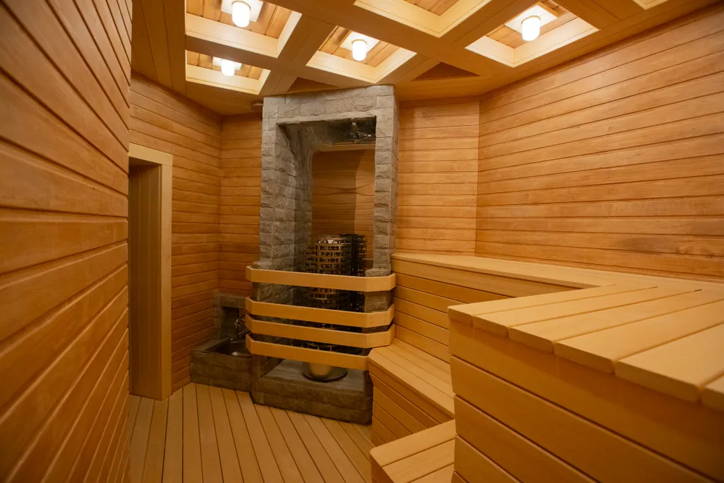 Большой трехэтажный дом