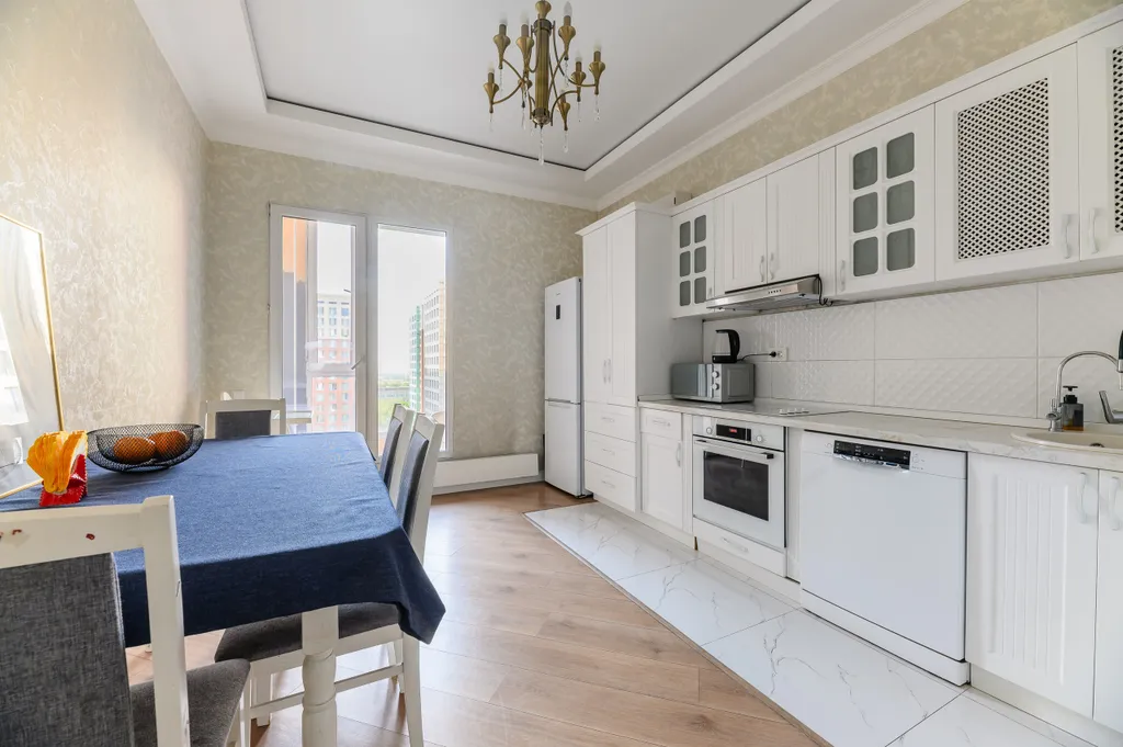 Трехкомнатная квартира с видом на горы в центре города