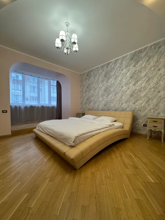 Огромная квартира на набережной