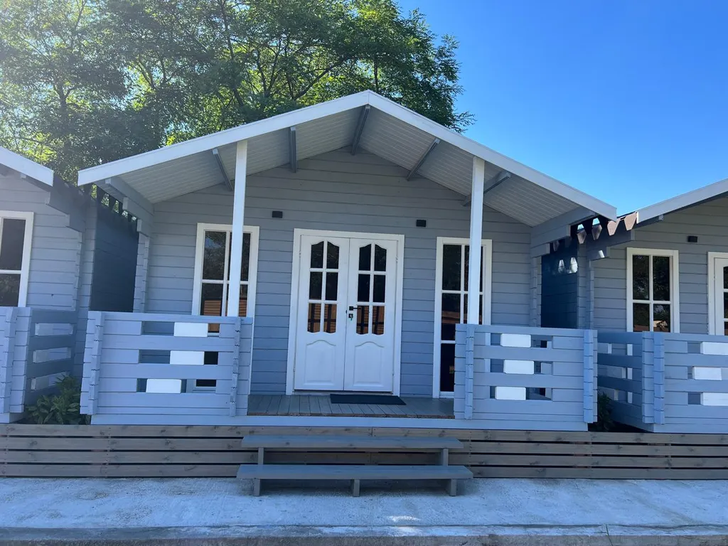 Домик с видом на море и горы