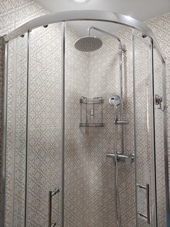 Четырехместный семейный номер с четырьмя кроватями в мансарде