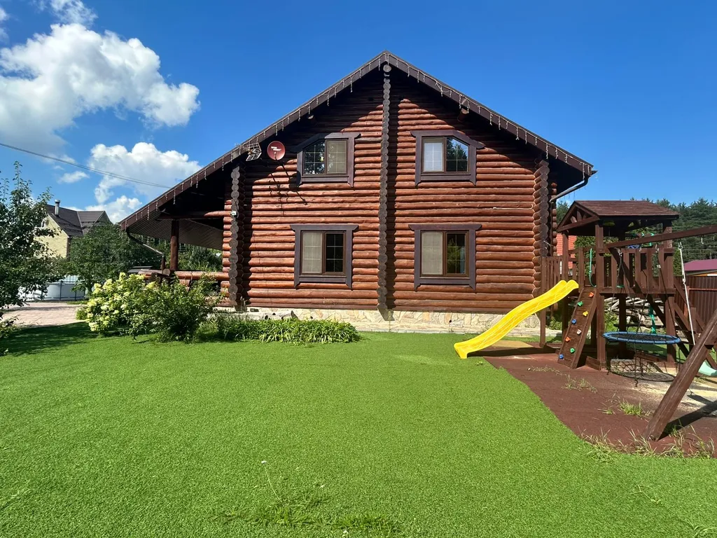 Загородный дом в окружении леса Grovehause